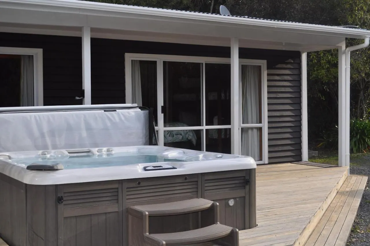 Holiday home Lakeside Cottage With Jetty At Lake Tarawera Rotorua