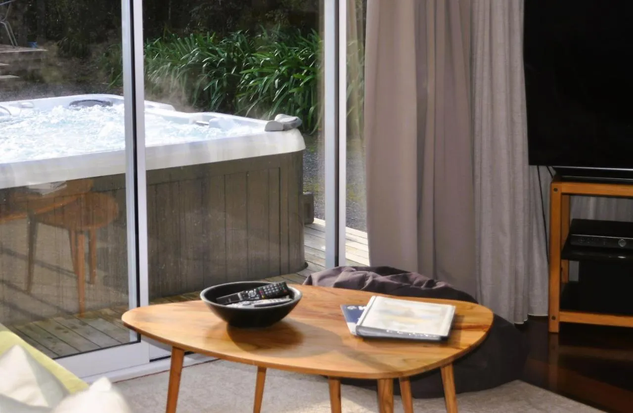 Holiday home Lakeside Cottage With Jetty At Lake Tarawera Rotorua